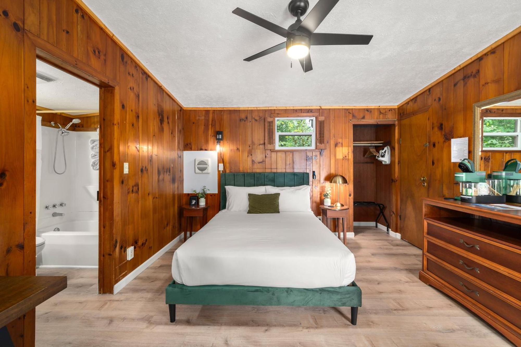 Cedarwood Inn Hendersonville Eksteriør billede