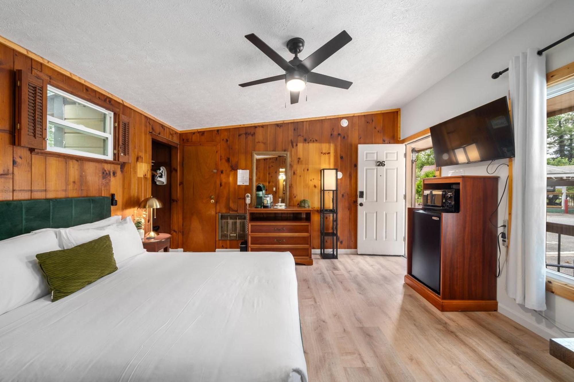 Cedarwood Inn Hendersonville Eksteriør billede