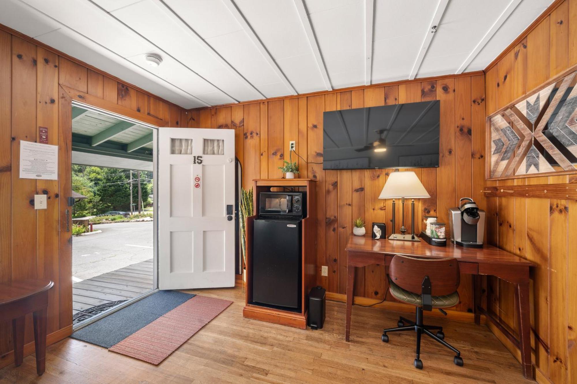 Cedarwood Inn Hendersonville Eksteriør billede