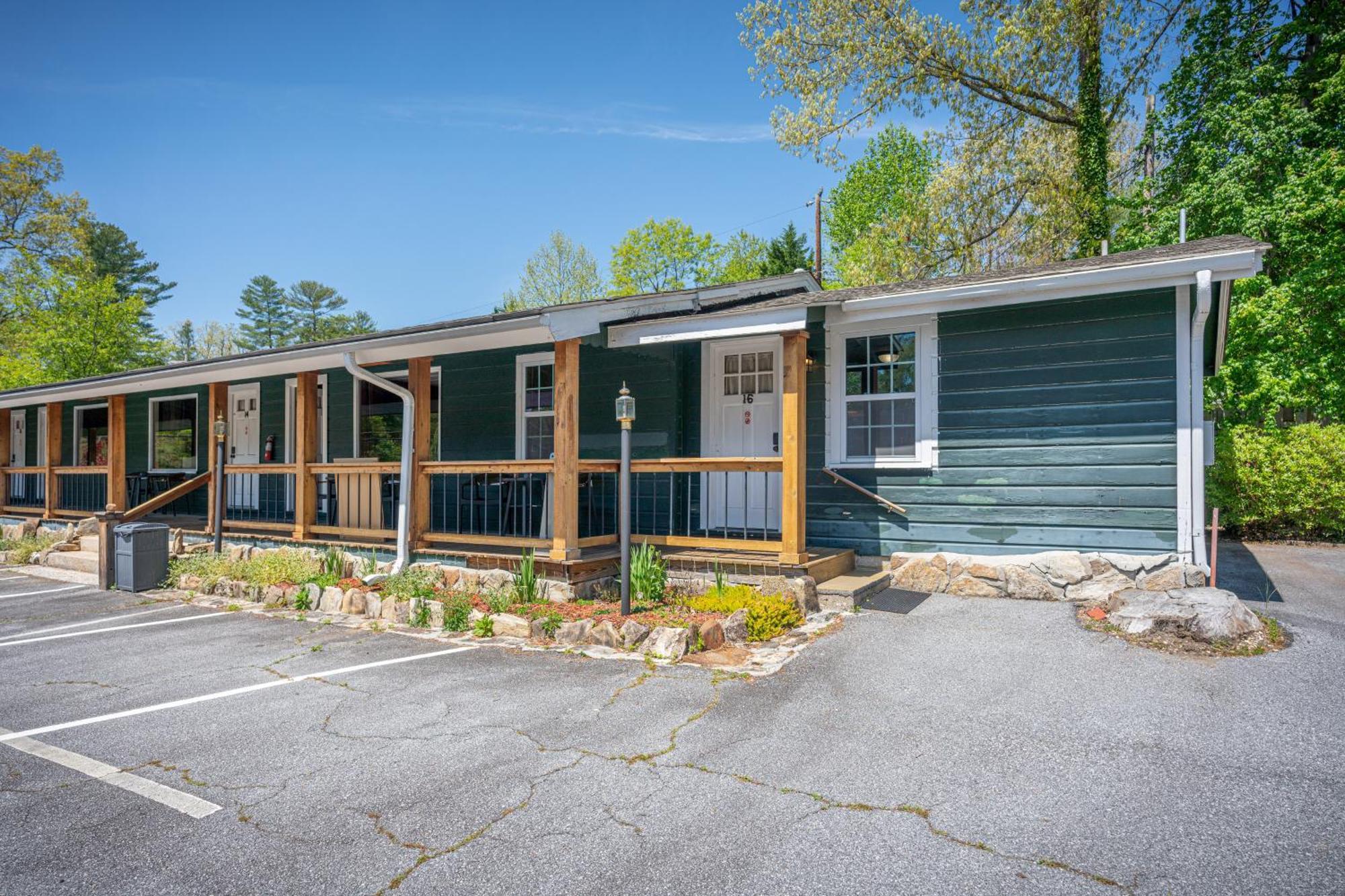 Cedarwood Inn Hendersonville Eksteriør billede
