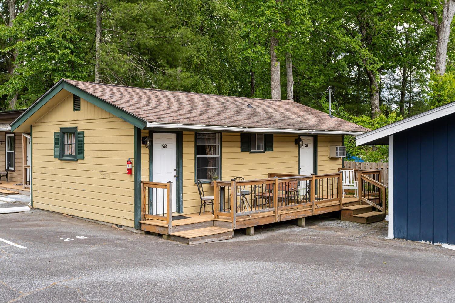 Cedarwood Inn Hendersonville Eksteriør billede