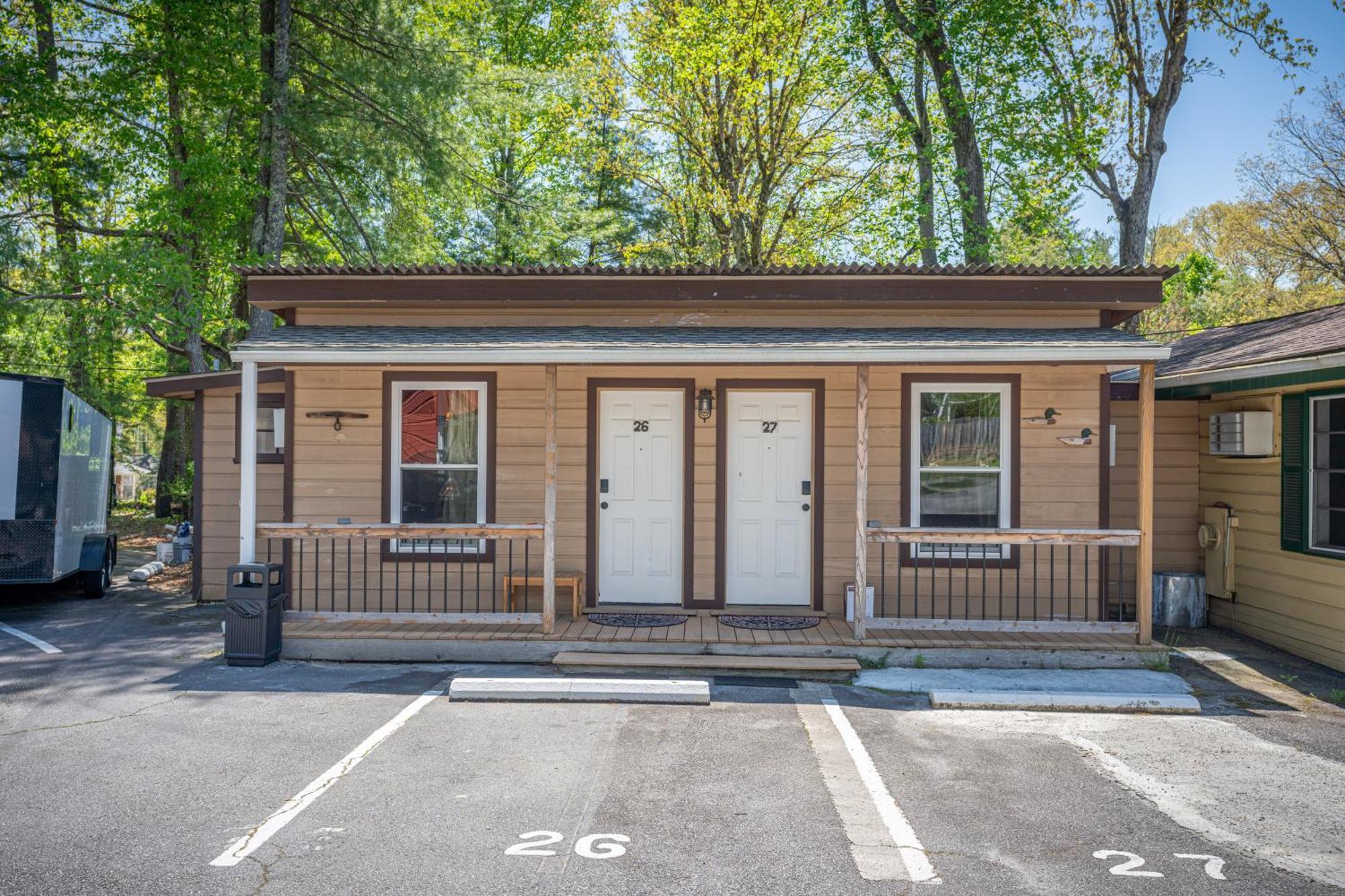 Cedarwood Inn Hendersonville Eksteriør billede