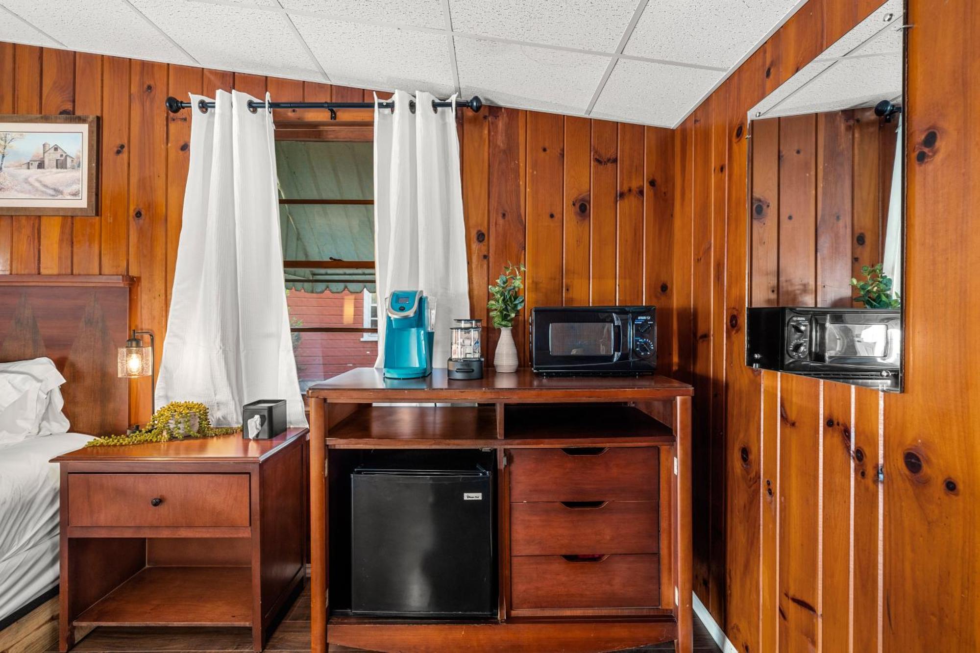 Cedarwood Inn Hendersonville Eksteriør billede